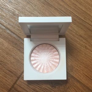 Mini Ofra Pillow Talk highlighter